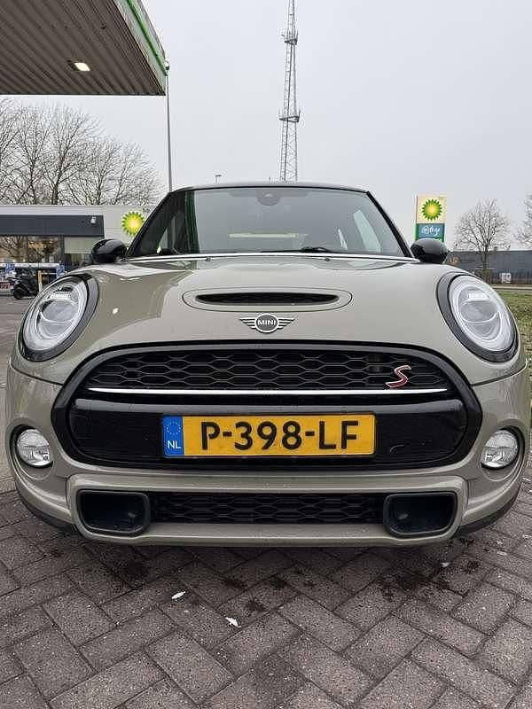 Grijs Occasion 2018 Mini Cooper S Chili Hatchback | € 18.000 (Eerlijke prijs) - Afbeelding 1/4