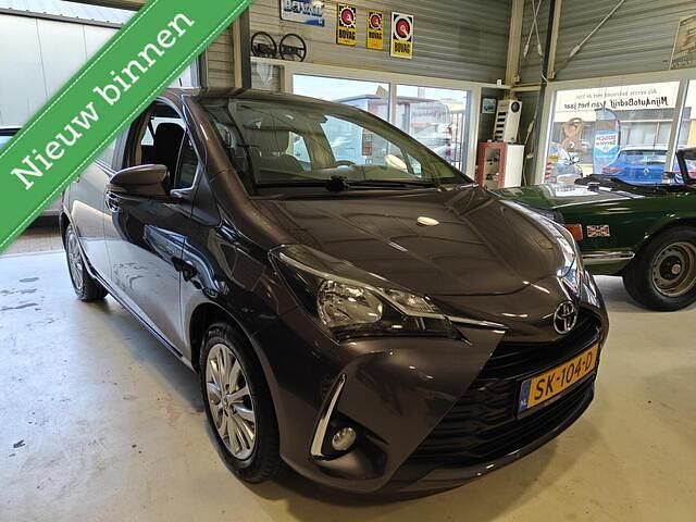 Grijs Gebruikt 2017 Toyota Yaris Hatchback | € 10.450 (Goede deal) - Afbeelding 1/4