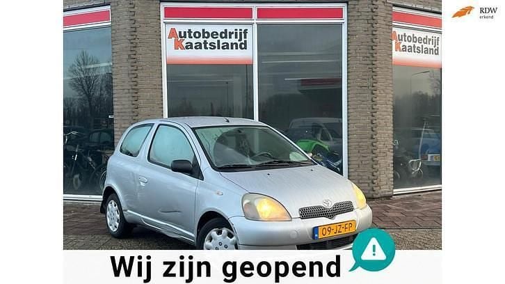 Grijs Gebruikt 2002 Toyota Yaris Luna Hatchback | € 1.248 (Super prijs) - Afbeelding 1/4