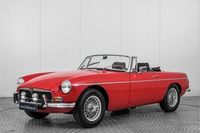 Rood Gebruikt 1973 MG B | € 19.900 - Afbeelding 1/4