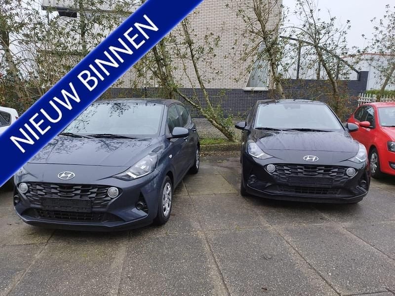 Zwart Occasion 2023 Hyundai i10 Comfort Hatchback | € 14.950 (Goede deal) - Afbeelding 1/4