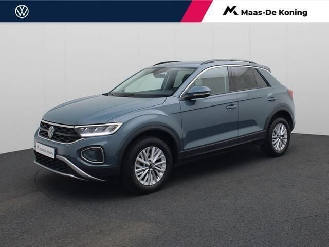 Blauw, metallic lak Gebruikt 2024 VW T-Roc Life SUV | € 26.940 (Eerlijke prijs) - Afbeelding 1/4