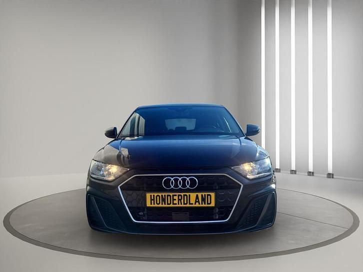 Zwart (metallic) Occasion 2023 Audi A1 Sportback Advanced Hatchback | € 23.950 (Goede deal) - Afbeelding 1/4