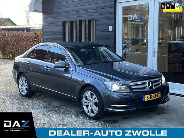 Grijs Gebruikt 2013 Mercedes C220 Avantgarde Sedan | € 9.945 (Eerlijke prijs) - Afbeelding 1/3