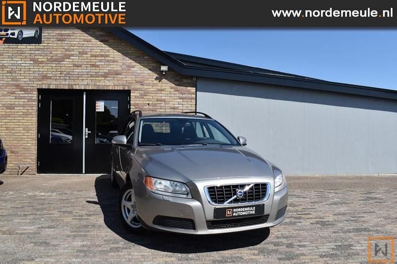 Grijs Gebruikt 2009 Volvo V70 Momentum Stationwagen | € 6.450 (Eerlijke prijs) - Afbeelding 1/4