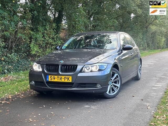 Grijs Gebruikt 2007 BMW 320 Sedan | € 2.450 (Goede deal) - Afbeelding 1/4