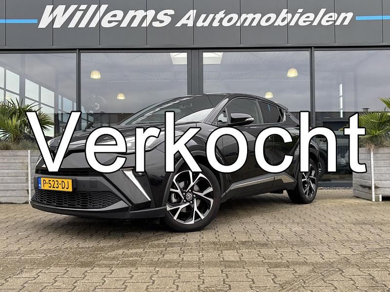 Zwart Gebruikt 2022 Toyota C-HR Luxury SUV | € 23.950 (Eerlijke prijs) - Afbeelding 1/4