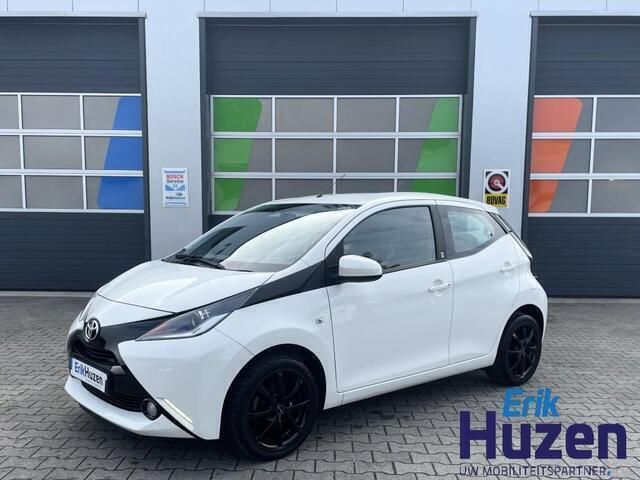 Wit, andere lak Gebruikt 2018 Toyota Aygo Hatchback | € 10.745 (Eerlijke prijs) - Afbeelding 1/4