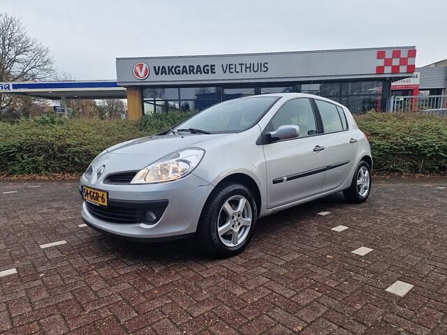 Grijs Gebruikt 2008 Renault Clio II Dynamique Hatchback | € 4.750 (Iets duurder) - Afbeelding 1/4
