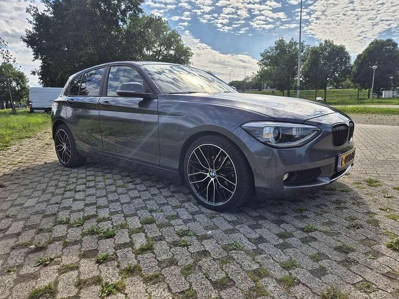 Grijs Gebruikt 2012 BMW 116 Hatchback | € 8.000 - Afbeelding 1/4