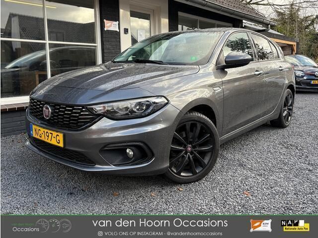 Grijs Gebruikt 2017 Fiat Tipo Hatchback | € 7.950 (Eerlijke prijs) - Afbeelding 1/4