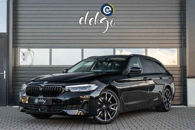 Zwart, metallic lak Gebruikt 2021 BMW 530e Comfort Edition Stationwagen | € 25.450 (Goede deal) - Afbeelding 1/4