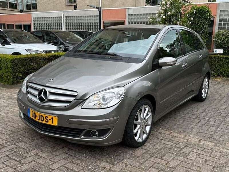 Zilver Gebruikt 2008 Mercedes B200 MPV | € 5.750 (Goede deal) - Afbeelding 1/4