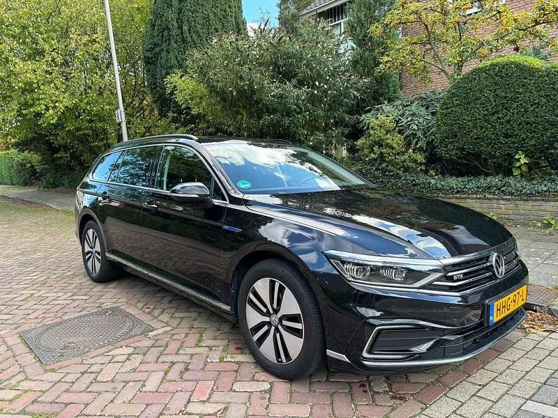 Zwart Gebruikt 2020 VW Passat GTE Stationwagen | € 28.900 (Duur) - Afbeelding 1/4