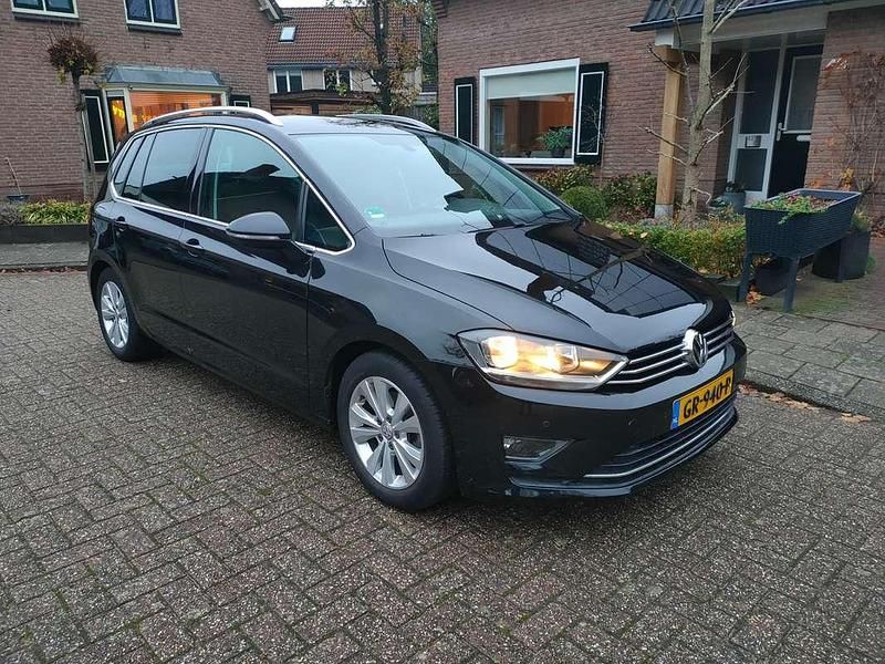 Zwart Gebruikt 2015 VW Golf VII Highline Hatchback | € 12.250 (Super prijs) - Afbeelding 1/4