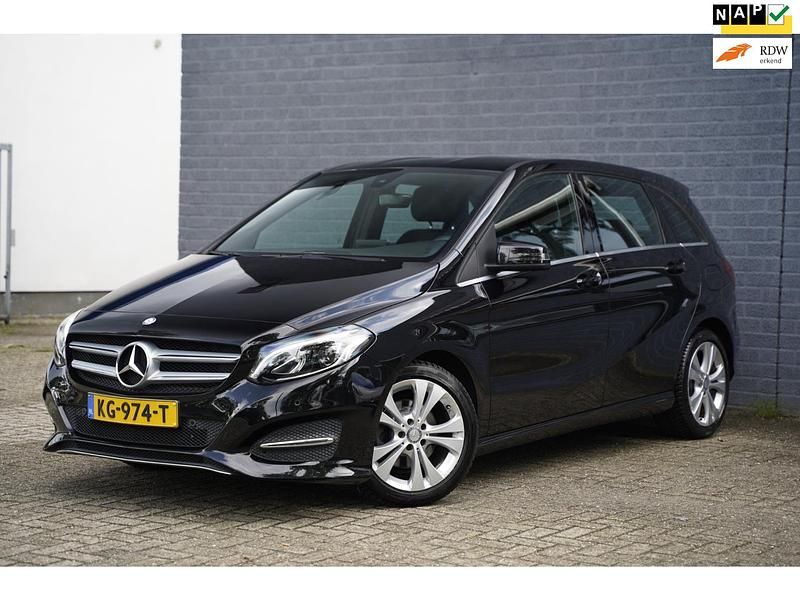 Zwart, metallic lak Gebruikt 2016 Mercedes B180 Prestige MPV | € 14.950 (Eerlijke prijs) - Afbeelding 1/4