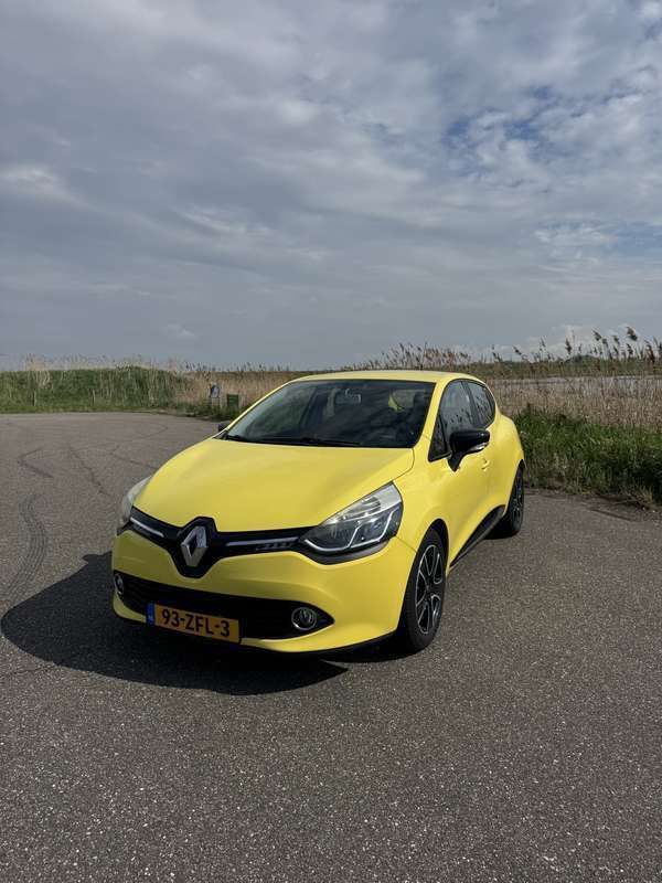 Geel Gebruikt 2012 Renault Clio IV Expression Hatchback | € 4.950 (Eerlijke prijs) - Afbeelding 1/4