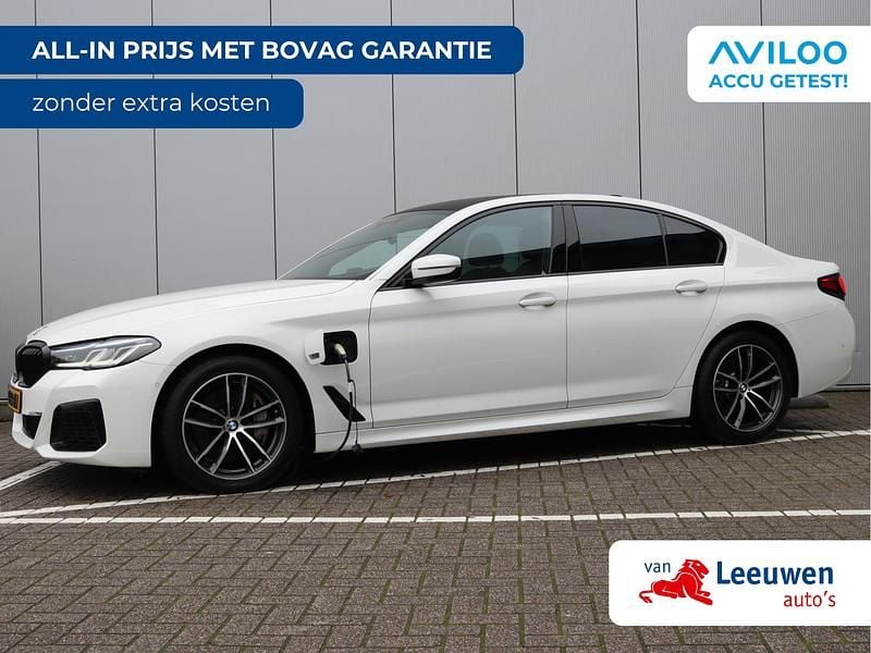 Wit Gebruikt 2022 BMW 545e M Sport Sedan | € 42.795 (Super prijs) - Afbeelding 1/3