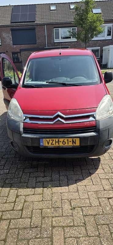 Rood Occasion 2011 Citroën Berlingo Comfort MPV | € 4.500 (Goede deal) - Afbeelding 1/4