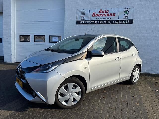 Occasion Toyota Aygo X-play 69 PK (50 kW) 2017 Grijs (metallic) Hatchback