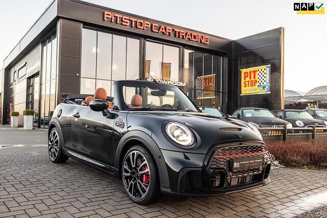 Groen Occasion 2022 Mini John Cooper Works Cabriolet Cabriolet | € 40.911 (Eerlijke prijs) - Afbeelding 1/3