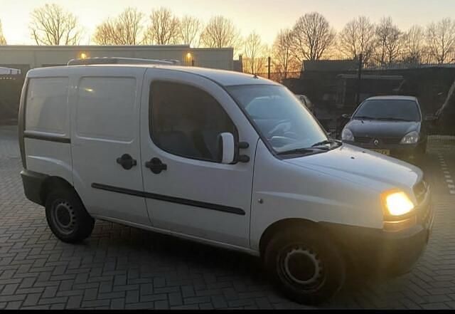 Wit Gebruikt 2005 Fiat Doblò MPV | € 1.350 (Eerlijke prijs) - Afbeelding 1/4