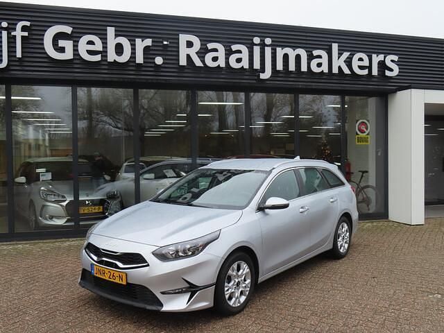 Grijs (metallic) Gebruikt 2022 Kia Ceed Sportswagon Stationwagen | € 17.950 (Eerlijke prijs) - Afbeelding 1/4