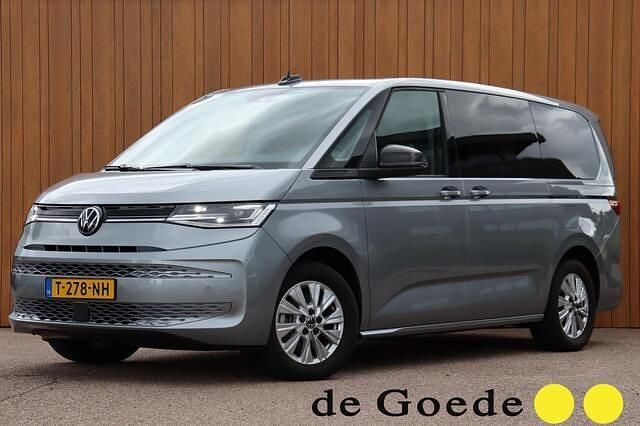 Grijs Gebruikt 2023 VW Multivan Style Van | € 53.940 (Eerlijke prijs) - Afbeelding 1/4