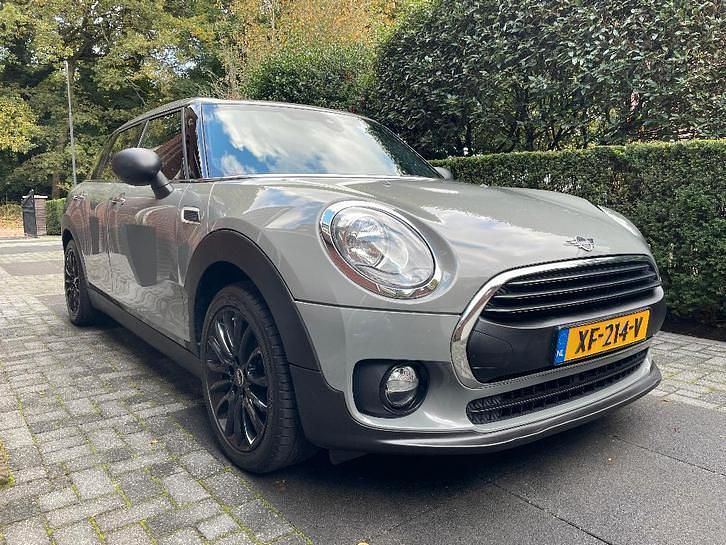Grijs Occasion 2019 Mini One Clubman Business Stationwagen | € 11.990 (Eerlijke prijs) - Afbeelding 1/4