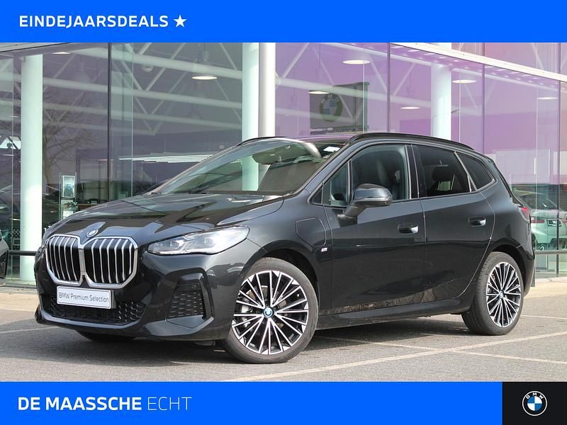 Saphirschwarz (donker zwart metallic) Gebruikt 2024 BMW 225 Active Tourer Comfort Edition MPV | € 40.950 (Eerlijke prijs) - Afbeelding 1/4