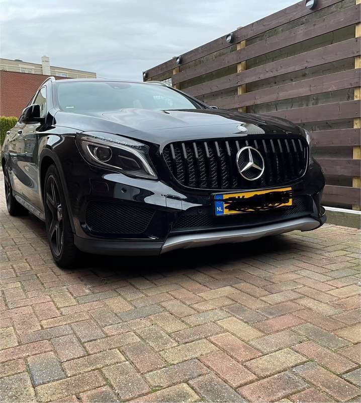 Zwart Gebruikt 2013 Mercedes GLA200 AMG SUV | € 17.950 (Goede deal) - Afbeelding 1/4