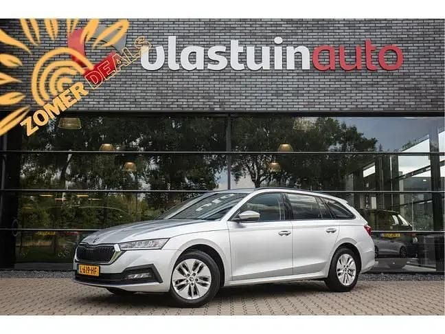 Grijs Gebruikt 2021 Skoda Octavia Business Line Stationwagen | € 18.950 (Goede deal) - Afbeelding 1/4