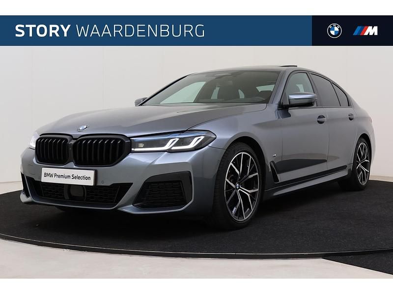 Grijs Occasion 2022 BMW 520 Comfort Edition Sedan | € 41.495 - Afbeelding 1/4