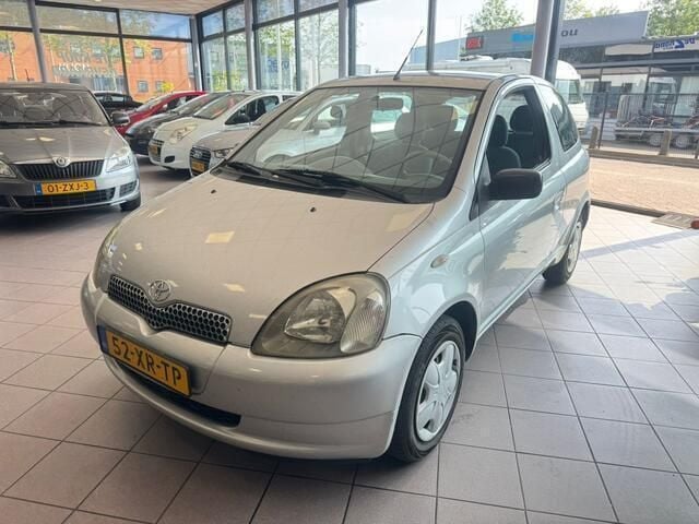 Grijs Gebruikt 2000 Toyota Yaris Sol Hatchback | € 1.495 (Eerlijke prijs) - Afbeelding 1/3