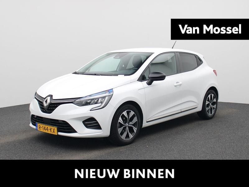 Wit Gebruikt 2022 Renault Clio V Evolution Hatchback | € 12.900 (Eerlijke prijs) - Afbeelding 1/4