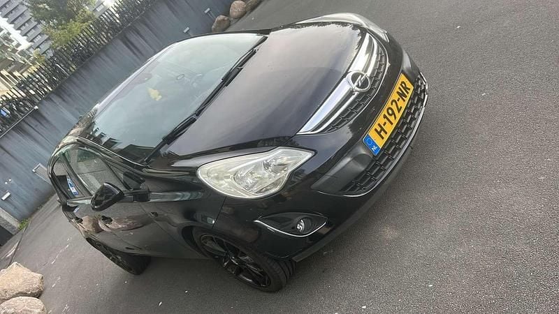 Occasion Opel Corsa 87 PK (63 kW) 2011 Zwart MPV