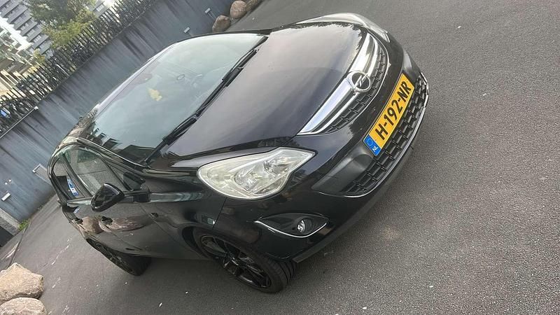 Zwart Gebruikt 2011 Opel Corsa MPV | € 1.799 (Super prijs) - Afbeelding 1/4