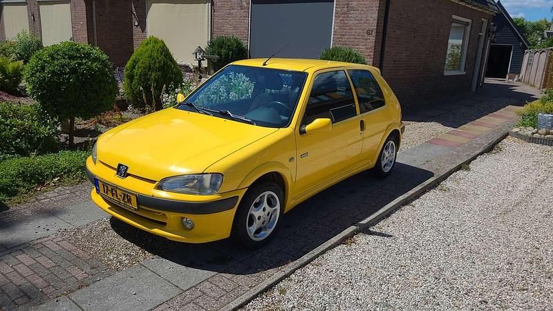 Geel Gebruikt 2000 Peugeot 106 Sport Hatchback | € 3.900 - Afbeelding 1/4