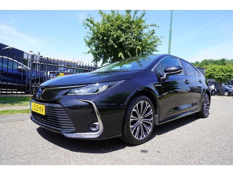 Zwart, metallic lak Gebruikt 2021 Toyota Corolla Business Edition Sedan | € 24.945 (Eerlijke prijs) - Afbeelding 1/4