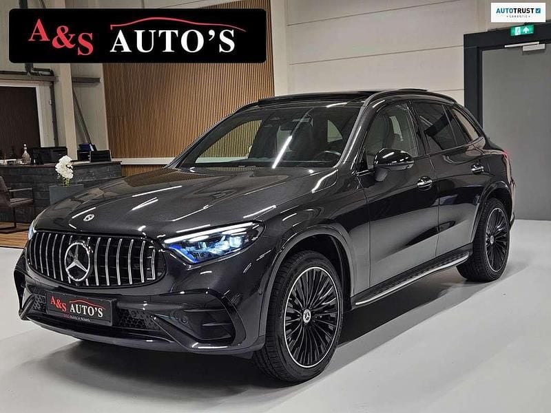 Grijs Occasion 2023 Mercedes GLC300e AMG SUV | € 58.450 (Super prijs) - Afbeelding 1/4