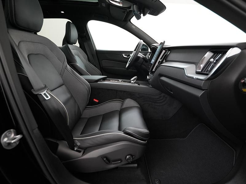 Nieuw Volvo XC60 Plus 2026 Zwart SUV