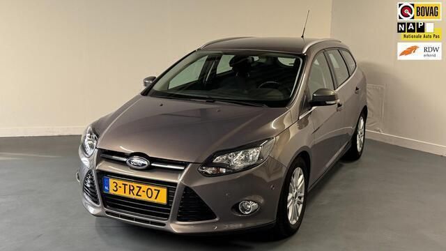 Bruin Gebruikt 2014 Ford Focus Stationwagen | € 8.750 (Duur) - Afbeelding 1/4