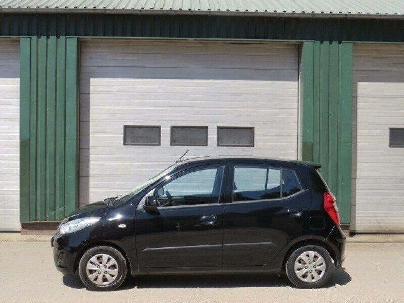 Zwart, metallic lak Gebruikt 2012 Hyundai i10 Hatchback | € 3.950 (Iets duurder) - Afbeelding 1/4
