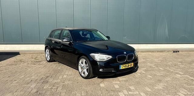 Zwart Gebruikt 2013 BMW 116 Comfort Edition Hatchback | € 5.950 (Eerlijke prijs) - Afbeelding 1/4