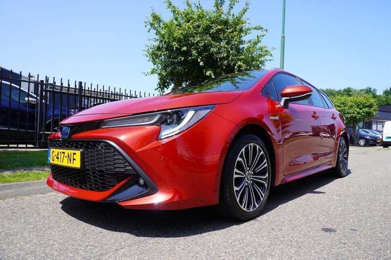 Rood, metallic lak Gebruikt 2019 Toyota Corolla Business Edition Stationwagen | € 19.445 (Goede deal) - Afbeelding 1/4