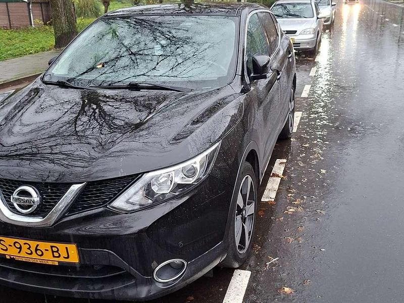 Zwart Occasion 2015 Nissan Qashqai Acenta SUV | € 9.500 (Goede deal) - Afbeelding 1/4
