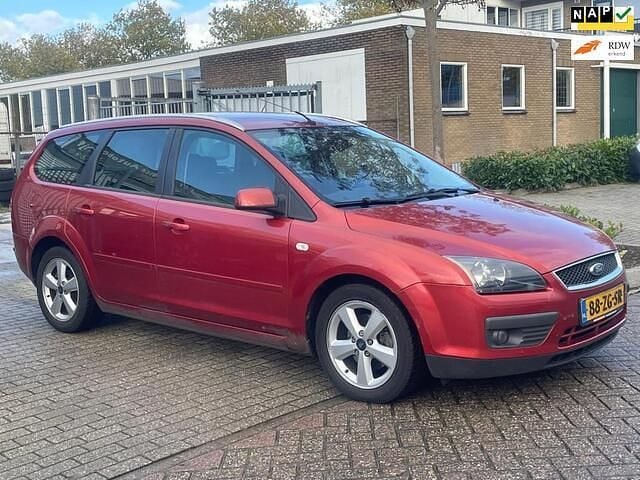 Oranje Gebruikt 2008 Ford Focus Futura Stationwagen | € 1.950 (Eerlijke prijs) - Afbeelding 1/4