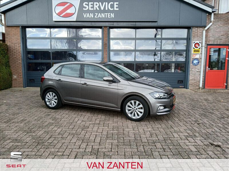 Grijs, metallic lak Gebruikt 2019 VW Polo Highline Hatchback | € 15.500 (Eerlijke prijs) - Afbeelding 1/4