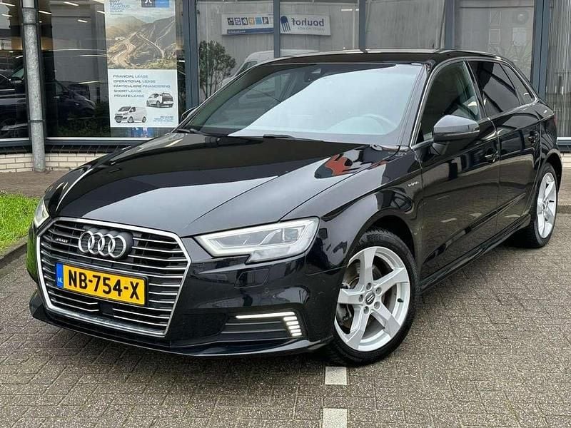 Zwart Gebruikt 2016 Audi A3 Sportback e-tron Premium Hatchback | € 15.950 (Iets duurder) - Afbeelding 1/4