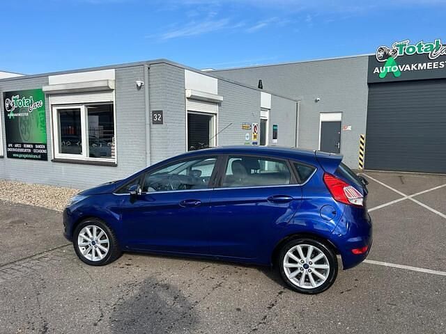 Occasion Ford Fiesta Titanium 101 PK (74 kW) 2017 Blauw (metallic) Hatchback